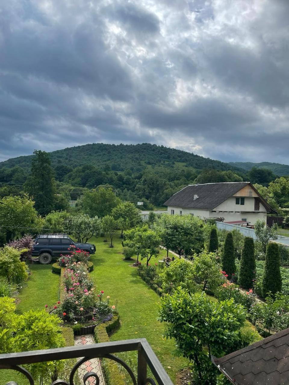 Квітковий Двір Golubinoye Exteriör bild